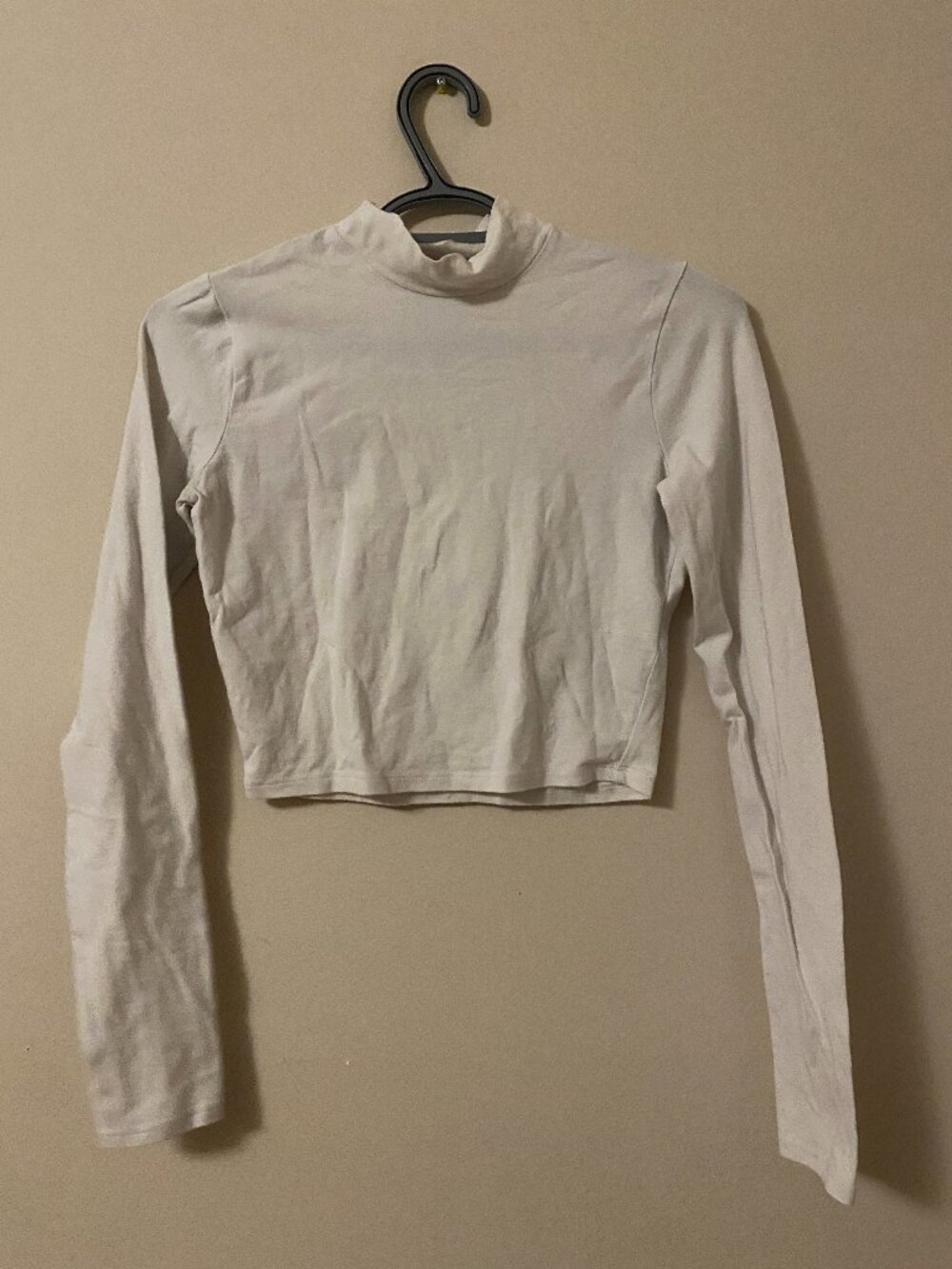 mock neck cropped long sleeved tee